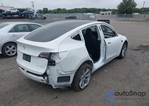 2022 Tesla Model Y Long Range Dual Motor All-Wheel Drive z USA, uszkodzony, nr VIN 7SAYGDEE6NF434428